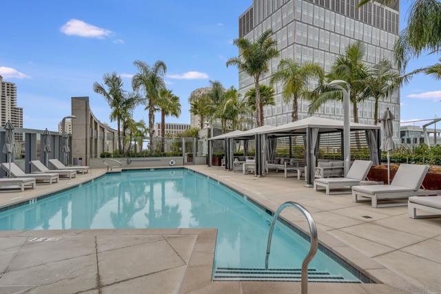888 W E Street, San Diego CA: https://media.crmls.org/mediaz/28528d26-e846-4ec6-a29d-df5c1013af38.jpg