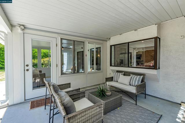 4924 Rocky Rd, Richmond CA: https://media.crmls.org/mediaz/28532525-9b72-4dab-beb2-cbb0b23215c5.jpg