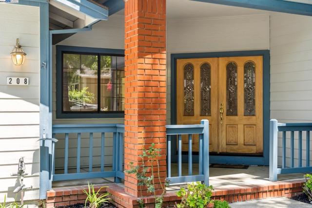 208 Heritage Ln, Pleasanton CA: https://media.crmls.org/mediaz/285362d5-b900-463b-b164-36b593b55df1.jpg