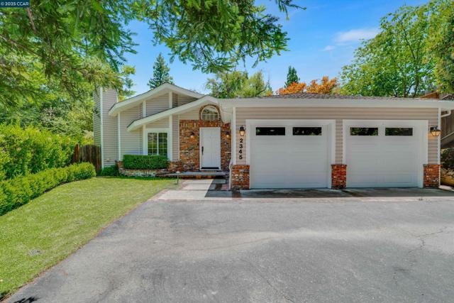 2345 San Miguel Dr, Walnut Creek CA: https://media.crmls.org/mediaz/285376e6-76b2-4d6b-a0d6-824167f1a7c2.jpg