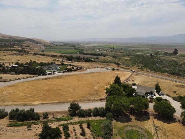 35700 Eagle, Soledad CA: https://media.crmls.org/mediaz/28541784-14c0-4a5d-8316-254c1ea7c6cf.jpg