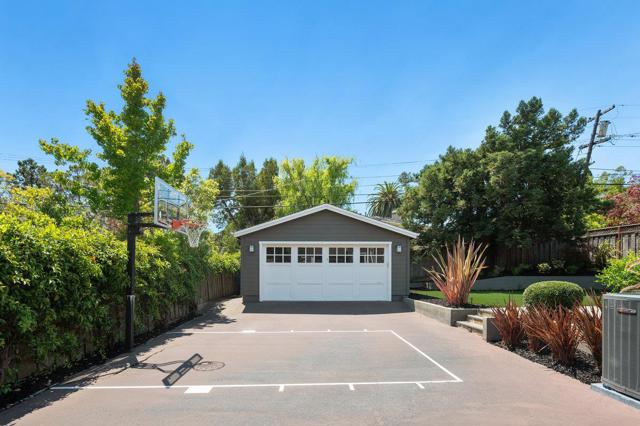 1509 Los Montes Drive, Burlingame CA: https://media.crmls.org/mediaz/2854298e-6229-4705-8b2b-5bc8a37bb13d.jpg