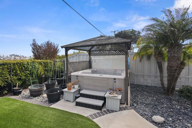 1151 Catalina Boulevard, San Diego CA: https://media.crmls.org/mediaz/28544201-3407-4d7c-ba3b-59762b4142d8.jpg