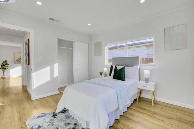215 Isleton Ave, Oakland CA: https://media.crmls.org/mediaz/2854b114-9cb4-4d99-a38f-a71ad47fbb84.jpg
