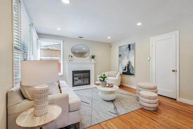 1359 Madera Avenue, Menlo Park CA: https://media.crmls.org/mediaz/2854c37f-80f5-466d-9c33-77f16ee19e79.jpg