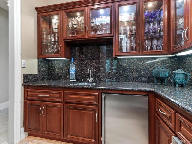 6095 Lake Vista Drive, Bonsall CA: https://media.crmls.org/mediaz/2854dc2f-134c-425b-8e99-841973a5dfb6.jpg