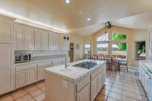 50 Schmidt Court, Hollister CA: https://media.crmls.org/mediaz/2854e5cd-5256-4b10-b84d-3cadfa884fb8.jpg