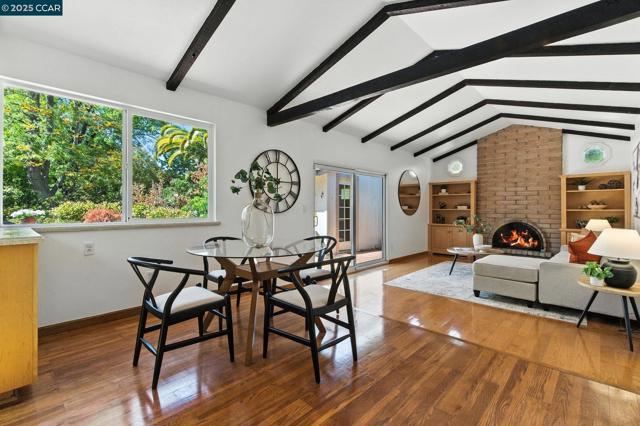 3824 Via Granada, Moraga CA: https://media.crmls.org/mediaz/285543ae-ecb2-44b0-8fcd-e14ddc206141.jpg