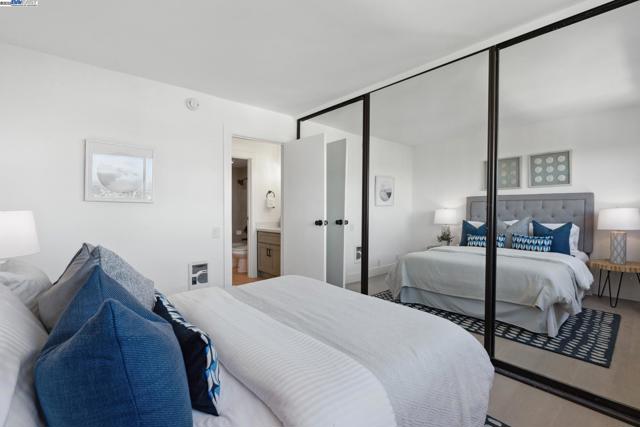 1 Kelton Ct, Oakland CA: https://media.crmls.org/mediaz/28558df3-97ce-487a-a183-9f1527e00071.jpg