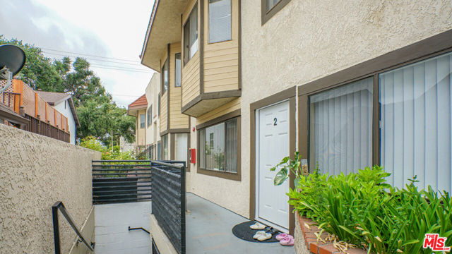 517 Fischer Street, Glendale CA: https://media.crmls.org/mediaz/28559d7d-4594-400b-90b7-6b8955152630.jpg