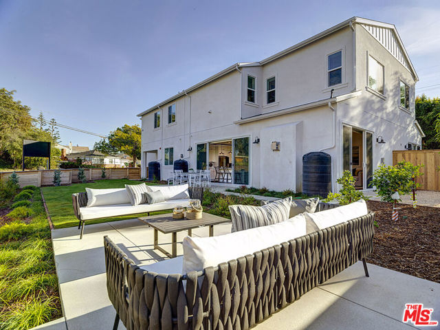 5600 W 78th Street, Los Angeles CA: https://media.crmls.org/mediaz/2855cba0-a4c9-44e0-93c2-239b2efa2eb7.jpg