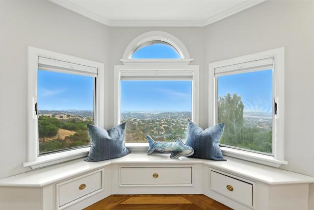 1 Lewis Ranch Road, San Carlos CA: https://media.crmls.org/mediaz/285601ee-5ec8-4386-9b09-f23a9b0ef5e8.jpg