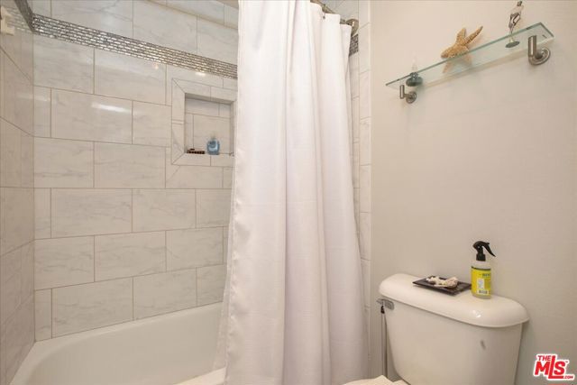 8675 Falmouth Avenue, Playa del Rey CA: https://media.crmls.org/mediaz/285652a3-9f4e-46f5-9c6e-1e0c4e6dc181.jpg