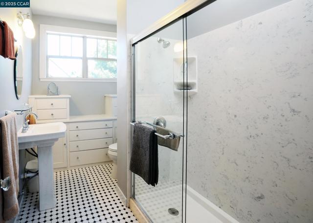 1331 Court Street, Martinez CA: https://media.crmls.org/mediaz/2856eeb7-1f34-4ce5-b706-ae66004422cd.jpg