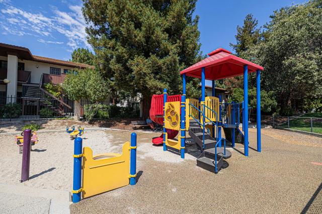 425 Costa Mesa Terrace, Sunnyvale CA: https://media.crmls.org/mediaz/2856fb61-02e4-45e9-b898-0d41998383a2.jpg