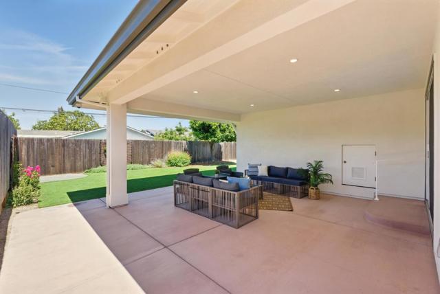 945 Lantana Drive, Sunnyvale CA: https://media.crmls.org/mediaz/28570083-fdde-4650-938c-f397b42f88af.jpg