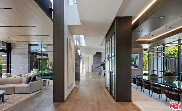 615 N Faring Road, Los Angeles CA: https://media.crmls.org/mediaz/28572b5d-4656-4a3b-a67c-6ae33339a2a5.jpg