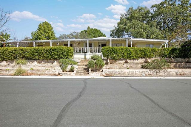 18218 Paradise Mountain Road, Valley Center CA: https://media.crmls.org/mediaz/28575579-3a91-425c-90ba-a15d826c90fd.jpg