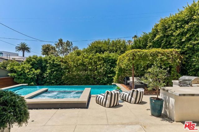 3571 Colonial Avenue, Los Angeles CA: https://media.crmls.org/mediaz/28577707-ef9e-471f-adac-6815feaf08e7.jpg