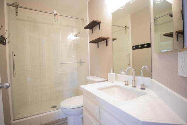 46395 Ryway Place, Palm Desert CA: https://media.crmls.org/mediaz/2857c051-00cf-435a-ab63-6e931eb416dc.jpg
