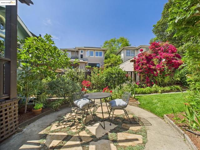 5920 Ivanhoe Rd, Oakland CA: https://media.crmls.org/mediaz/285813dd-3fa1-4f54-8a50-b52e3eb29b96.jpg