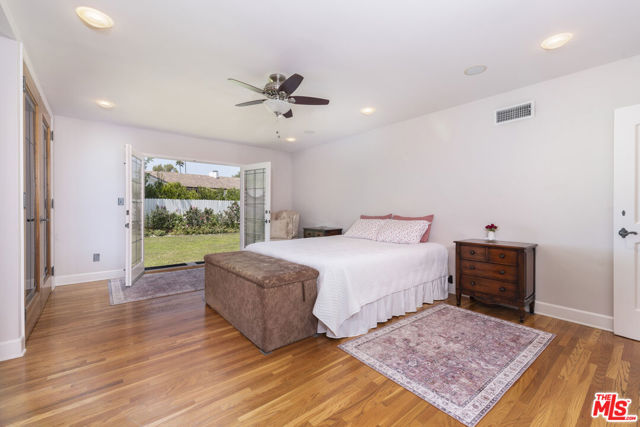 4981 Noeline Avenue, Encino CA: https://media.crmls.org/mediaz/2858c400-2a02-4c33-90cc-c1cf0ff4fc57.jpg