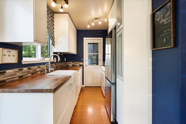 2127 Penasquitas Drive, Aptos CA: https://media.crmls.org/mediaz/2858f1e5-2670-449d-84be-77204acefcb2.jpg