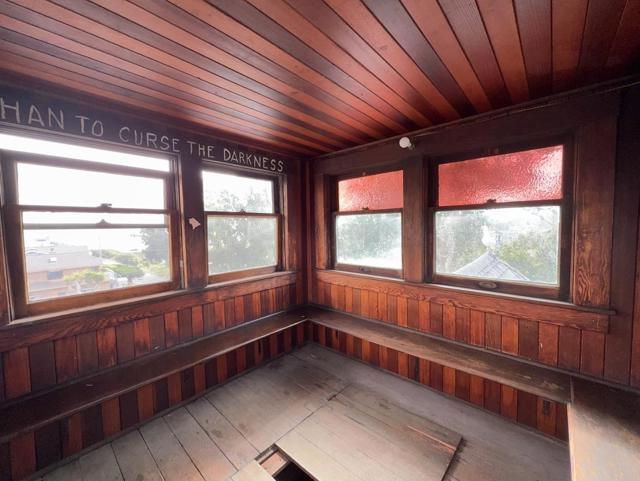 21130 E Cliff Drive, Santa Cruz CA: https://media.crmls.org/mediaz/2858fb23-c521-4e64-9ce3-f846ef999d83.jpg
