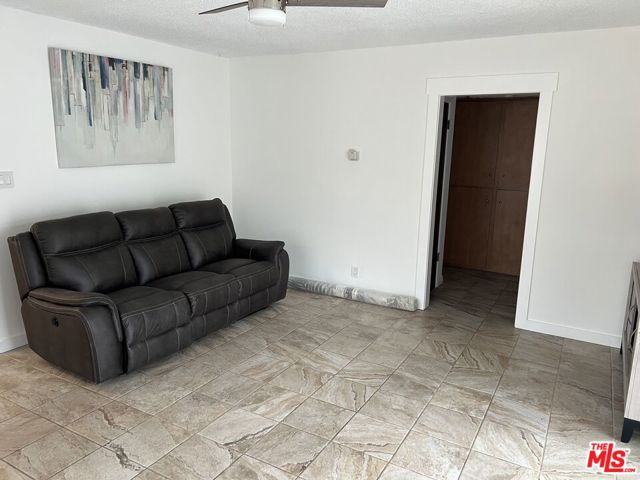 4144 W 129th Street, Hawthorne CA: https://media.crmls.org/mediaz/285b74da-fa5d-46c3-99f5-60d78a0a85a2.jpg