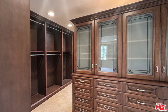 612 N Alta Drive, Beverly Hills CA: https://media.crmls.org/mediaz/285b8dfe-f267-4cd2-b879-805838781a64.jpg