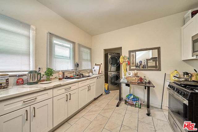 1259 S Bronson Avenue, Los Angeles CA: https://media.crmls.org/mediaz/285bf346-393e-4a88-b111-9457a9d1a727.jpg