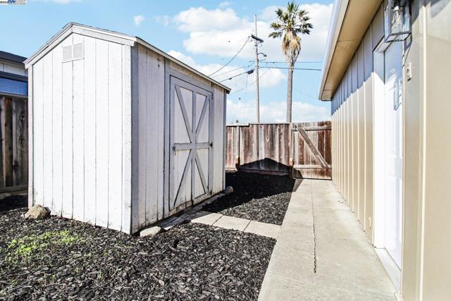 35593 Cleremont Dr, Newark CA: https://media.crmls.org/mediaz/285bf3fc-05b9-4332-a7c0-498a722e6720.jpg