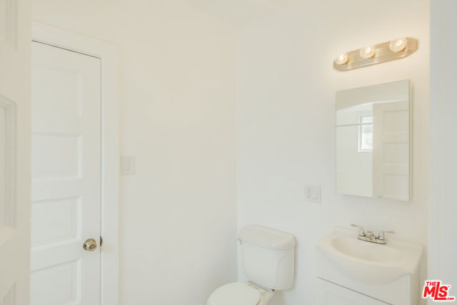 1827 W 24th Street, Los Angeles CA: https://media.crmls.org/mediaz/285bfe54-96f6-4d4a-8f23-b555d3866ae1.jpg