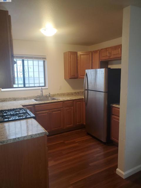 6109 Foothill Blvd, Oakland CA: https://media.crmls.org/mediaz/285c7bdc-4ba0-4e8f-8a01-29b4d9f2a22a.jpg