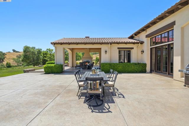 6340 Inspiration Ter, Pleasanton CA: https://media.crmls.org/mediaz/285d3816-f551-4818-9f08-b24e0a9dc916.jpg