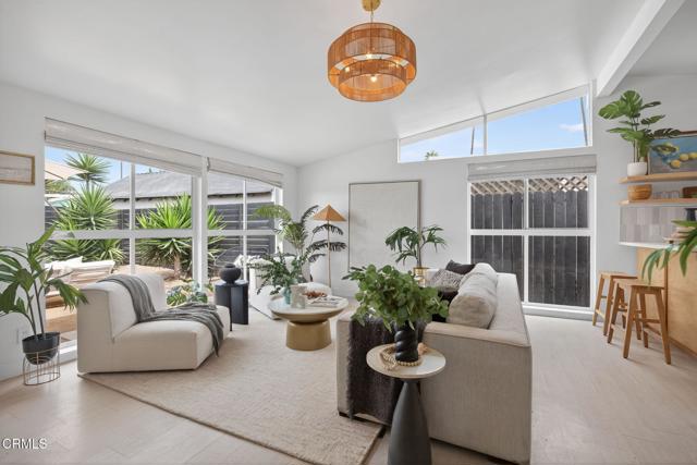Detail Gallery Image 1 of 35 For 1128 Cornwall Ln, Ventura,  CA 93001 - 3 Beds | 1 Baths