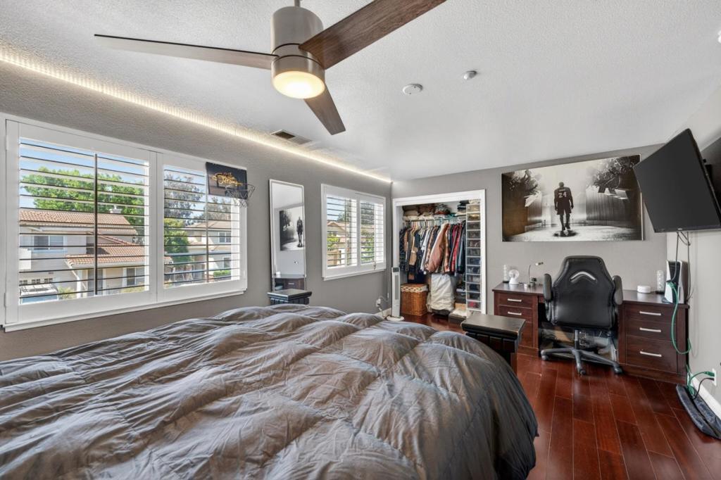 https://media.crmls.org/mediaz/285eaf6b-d382-4e5c-ae2a-19bca4647a1f.jpg?preset=X-Large