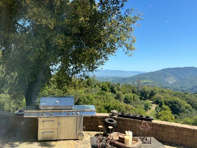 19375 Montevina Road, Los Gatos CA: https://media.crmls.org/mediaz/285ee03f-410e-4193-a086-bbcd413ece14.jpg