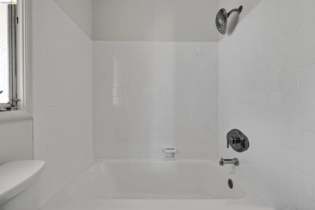 https://media.crmls.org/mediaz/285ef7d8-d8ea-4784-a657-3743c043420e.jpg?preset=X-Large