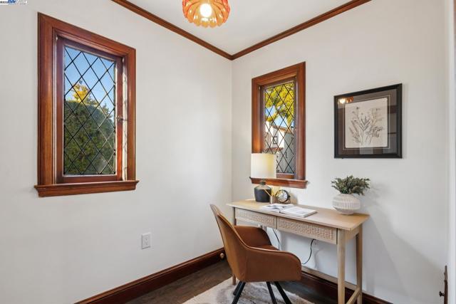 1728 Cambridge Dr, Alameda CA: https://media.crmls.org/mediaz/285f5b2e-8e3b-4bde-8877-46c9fd2a11ba.jpg