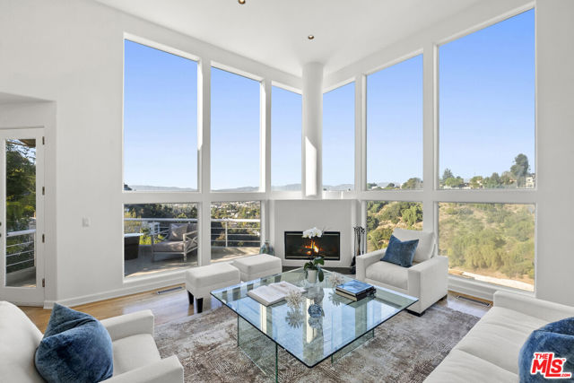 3670 Avenida Del Sol, Studio City CA: https://media.crmls.org/mediaz/285fb138-b010-44ce-9d62-84e6808b5b51.jpg