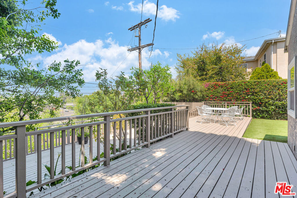 3733 Willowcrest AvenueStudio City img 22