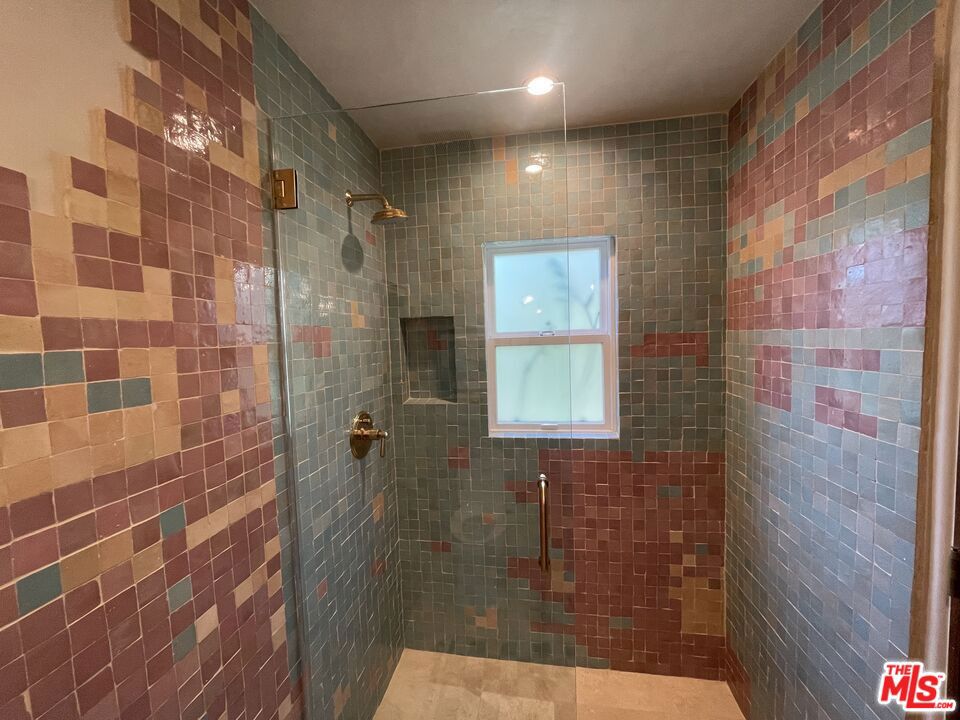https://media.crmls.org/mediaz/28601603-1681-43f8-9e9d-481e686f598b.jpg?preset=X-Large