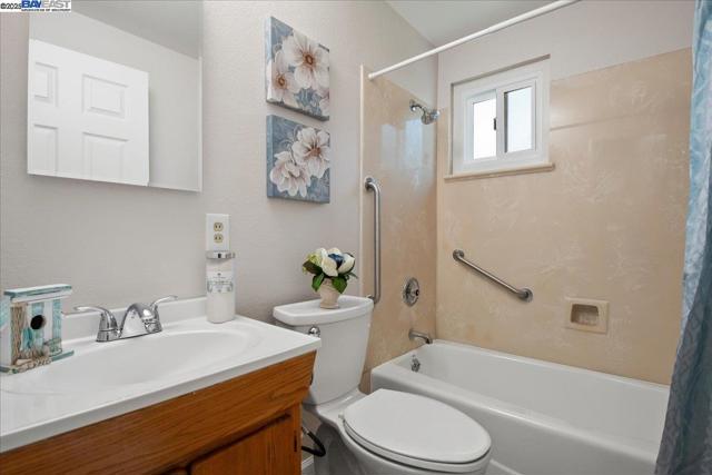 36533 Ruschin Dr, Newark CA: https://media.crmls.org/mediaz/286080fe-6ea3-4d2e-a0e5-fbcf749f8331.jpg
