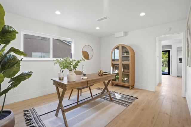 24611 Spadra Ln, Mission Viejo CA: https://media.crmls.org/mediaz/28608ec1-8121-4778-afdf-3e944e61e99c.jpg