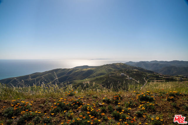 9522 Cotharin Road, Malibu CA: https://media.crmls.org/mediaz/2860a252-e6bc-42ae-8244-e481915838b6.jpg