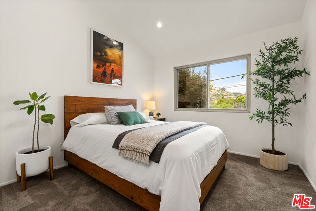 3827 W Avenue 41, Los Angeles CA: https://media.crmls.org/mediaz/2860c94a-7b82-4ff6-8cf9-4ca6689a897e.jpg