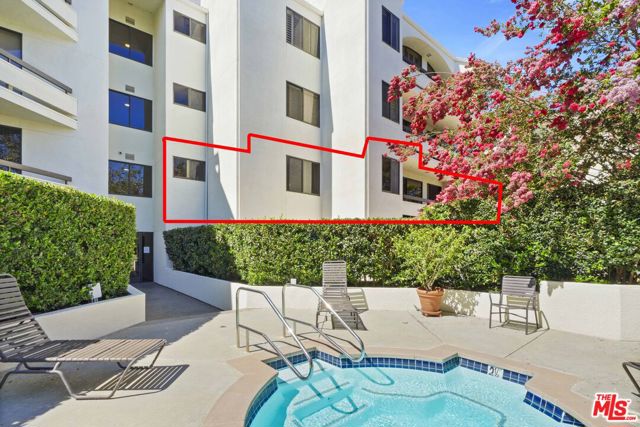 2102 Century Park Lane, Los Angeles CA: https://media.crmls.org/mediaz/2860e769-345d-4d8d-864d-c63e0fe6ab34.jpg