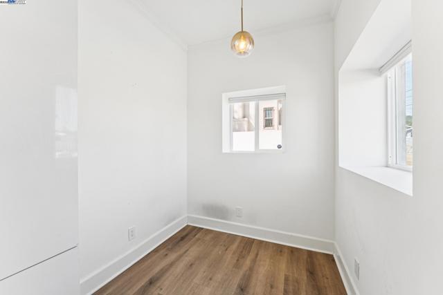 2734 Macarthur Blvd, Oakland CA: https://media.crmls.org/mediaz/28616495-9556-45b1-a1a5-5fd44370d89b.jpg