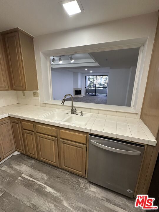 2122 Century Park Lane, Los Angeles CA: https://media.crmls.org/mediaz/28616872-ebbb-4317-a370-c2fac4363c9f.jpg